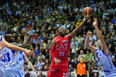 Αρμάνι Μιλάνο: Νίκη… παραμονής για Σκαριόλο