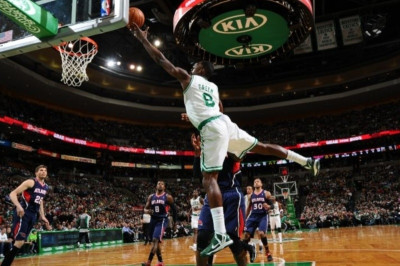 Μπόστον Σέλτικς: Πήραν την ισοβαθμία με Χοκς (video)