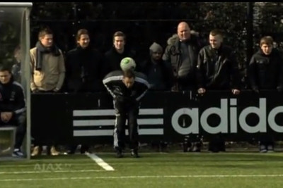 Άγιαξ: Έτοιμος να… παίξει στη Σίτι ο ντε Μπουρ! (video)