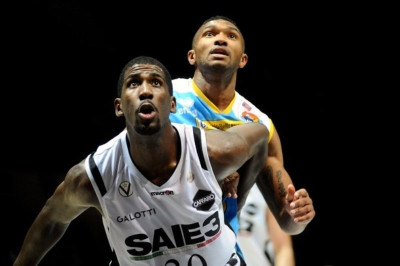 Βίρτους Μπολόνια: Τελειώνει ο Σμιθ