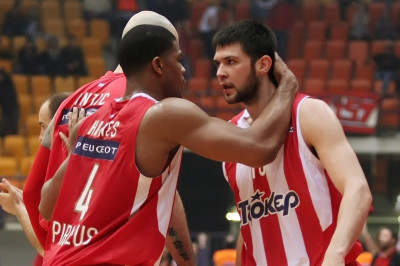 Ολυμπιακός: Αποθέωση για Χάινς, Παπανικολάου (video)