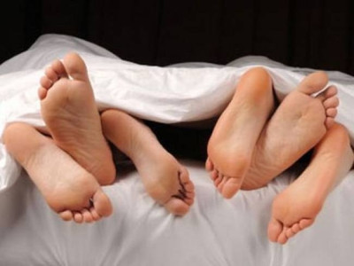 Τους έπιασαν σε... τρίο σε πατάρι μπαρ