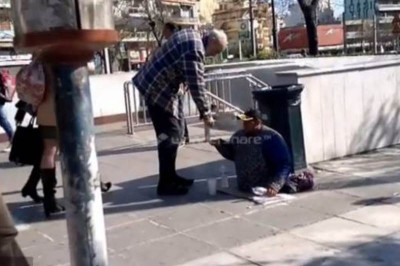 Αποκαλυπτικό βίντεο: Ο ανάπηρος ζητιάνος έβγαλε πόδια και... περπάτησε