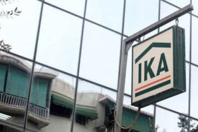 Εισέπρατταν τις συντάξεις νεκρών συγγενών τους