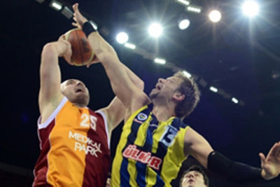 Τουρκία: Πήρε το ντέρμπι η «Γαλατά», βοήθησε ο Ταπούτος