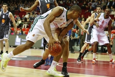 Λοκομοτίβ Κουμπάν: Έτσι το σήκωσε ο Καλάθης! (videos)