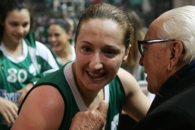 Καλέντζου: «Αφιερωμένο στον κόσμο και τον πρόεδρο»