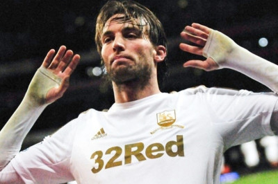 Σουόνσι: Στήριξη Λάουντρουπ σε Μίτσου