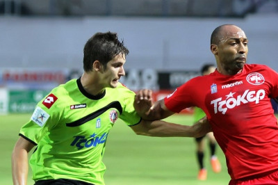 Κέρκυρα: Διαζύγιο με Παπαδήμα, Λάμπρου