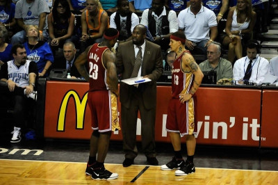 Κλίβελαντ Καβαλίερς: Συμφωνία με Μάικ Μπράουν