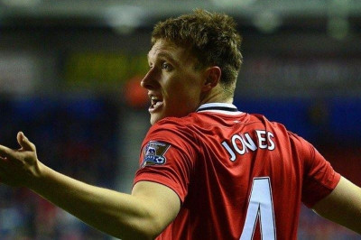 Μάντσεστερ Γιουνάιτεντ: Τα… πολλά πρόσωπα του Φιλ Τζόουνς (video)