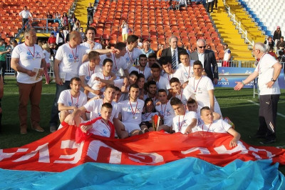 Το σήκωσαν τα «λιονταράκια» (photos)