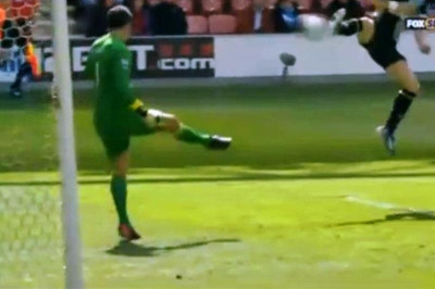 Το αστείο γκολ του Μπέιλ (video)