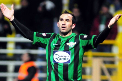 Γκέκας καλός την οδηγεί