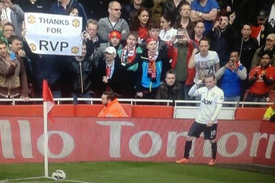 Μάντσεστερ Γιουνάιτεντ: Ειρωνεία σε Άρσεναλ για φαν Πέρσι! (photos)