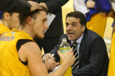 Κουστένης: «Συνεχίζουμε για τη σωτηρία»