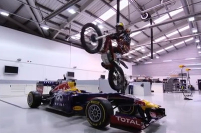 Ρεντ Μπουλ: Διάσημος μοτοσικλετιστής πήδηξε πάνω από το μονοθέσιο με τη μηχανή του (video)