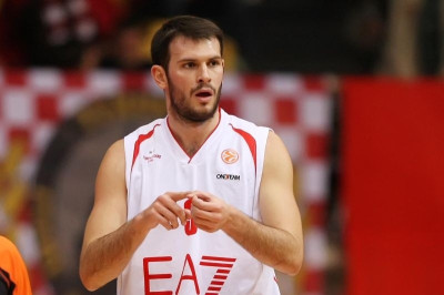 Είναι ο Φώτσης και είναι... The Shooting Machine (Video)