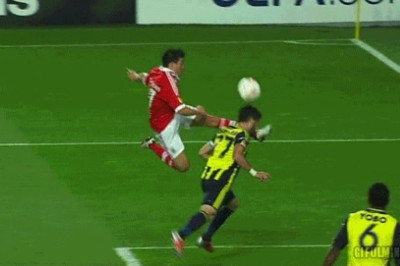 Μπενφίκα -  Φενέρμπαχτσε: Η κλωτσιά και ο τρομακτικός τραυματισμός (photos+video)