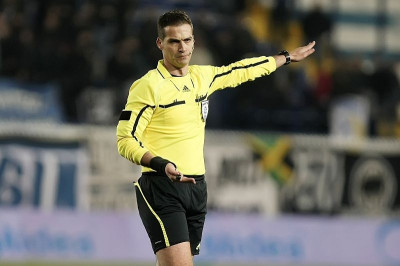 Ο Θάνος στο μπαράζ