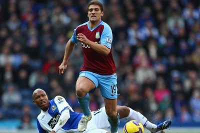 Άστον Βίλα: Τέλος στην καριέρα του Πετρόφ (video)