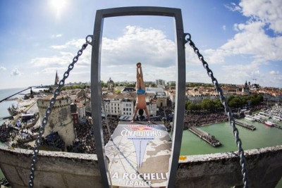 Cliff Diving: Εντυπωσιακό το ντεμπούτο των αθλητών