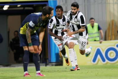 ΠΑΟΚ: Έφτιαξαν… κερκίδα Αθανασιάδης και Ολίσε (video)