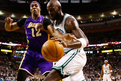 Λος Άντζελες Λέικερς: Προβληματισμός για Χάουαρντ και Ουόρλντ Πις