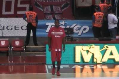 Ολυμπιακός: Πάλι «ποδαρικό» ο Πάουελ (video)