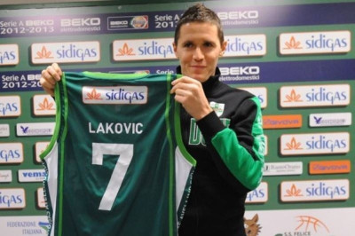 Μένει ο Λάκοβιτς στην Αβελίνο