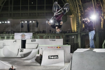 Eντυπωσιακό BMX στην Ολλανδία (video)