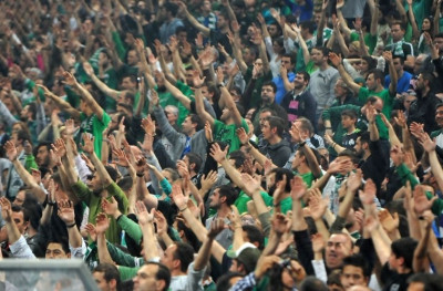 «Οε οε οε οε πρωτάθλημα μες στο παλέ»
