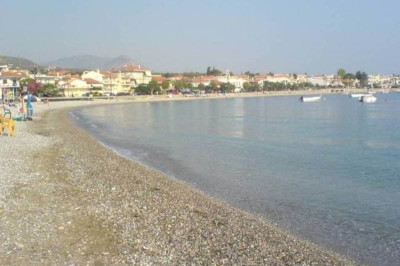Τους έδειξε το δρόμο για την παραλία και τον έκλεψαν