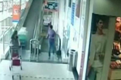 Βίντεο-ΣΟΚ: Τη σκότωσε ένα καροτσάκι μέσα σε σουπερμάρκετ
