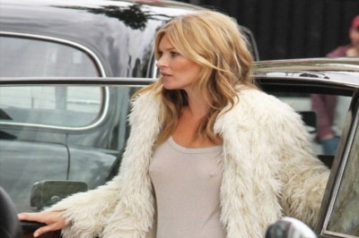 Kate Moss: Βγήκε για ποτάκι χωρίς να φοράει βρακάκι (photos)