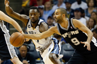 Μέμφις Γκρίζλις: Μένει ο Μπέιλες και «κούρσα» για Άλεν