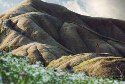 Θα κατέβαινες ένα ηφαίστειο με ποδήλατο; (video)