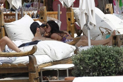 Μπαρτσελόνα: Τα καυτά φιλιά του Φάμπρεγας στην Ίμπιζα και ο… Μέσι (photos)