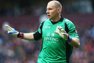 Άστον Βίλα: Ανανέωσε ο Γκουζάν