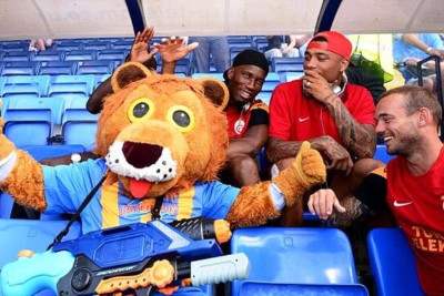 Γαλατασαραϊ: Άραξαν με τη μασκότ Ντρογκμπά, Σνάιντερ και Καζίμ