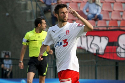 Τους παίρνει μαζί του…