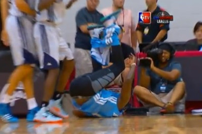 NBA Summer League: Του έφυγε το σορτς! (video)