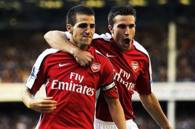 Φαν Πέρσι: Θέλει το Φάμπρεγας συμπαίκτη του