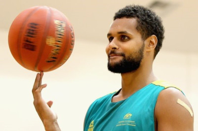 Σαν Αντόνιο Σπερς: Διεθνείς υποχρεώσεις και ο Μιλς