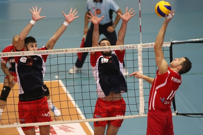 Φοίνικας Σύρου: Ανανέωσε ο Τακουρίδης