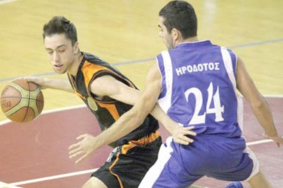 Φιλαθλητικός: Ανακοίνωσε Σκανδάλο, Πολιτόπουλο