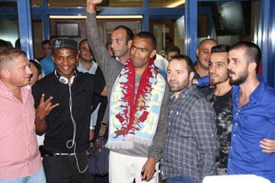 Τραμπζονσπόρ: Αποθέωση στο αεροδρόμιο για Μποσίνγκουα και… Μαλουντά! (video)