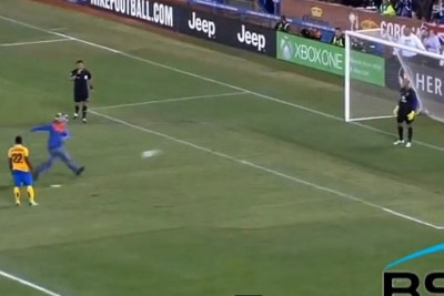 Γιουβέντους: Οπαδός έκανε ντου και εκτέλεσε το πέναλτι! (video)