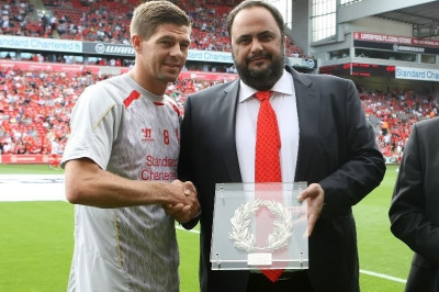 Ολυμπιακός: Τίμησε τον Μαρινάκη ο Τζέραρντ (photos)