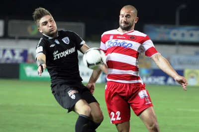 Αχαρναϊκός: Κοιτάζει Μιρτσέτα